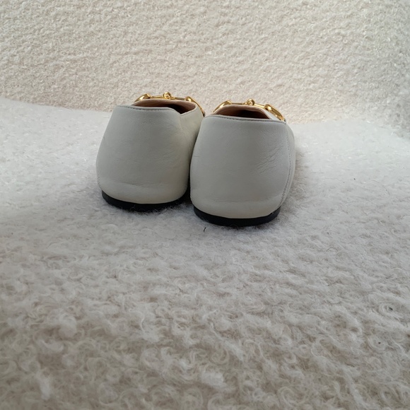 Gucci cream leather Mary Jane’s with silver metallic strap and gold horsebit - Picture 2 of 5